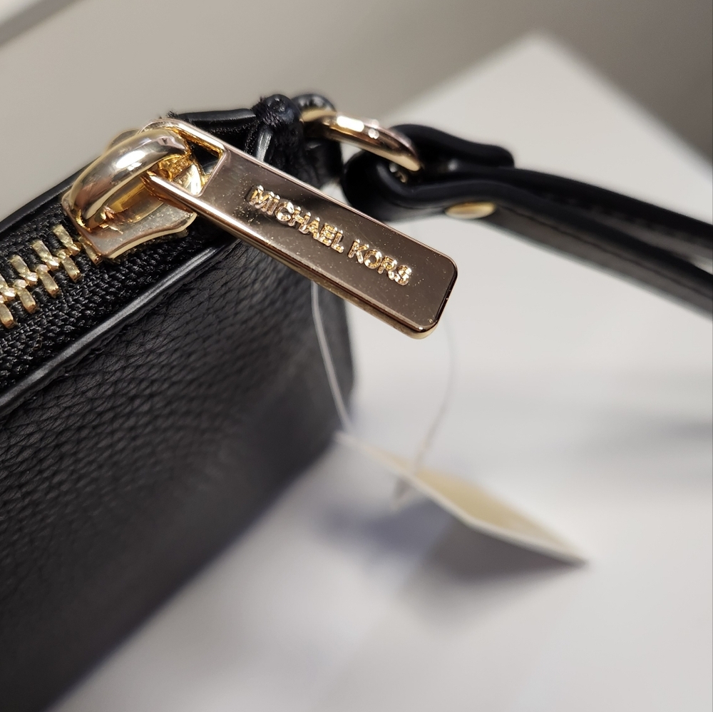 Michael Kors Jet Set Travel Wristlet - Picture 8 of 10